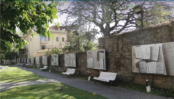 Ploteo y colocación de gigantografías para Plaza del Lector